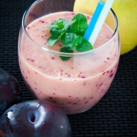 Quick and Easy: Plum And Apple Smoothie