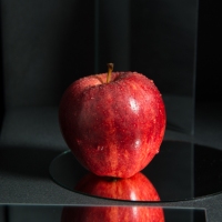 Food Photography : Red Apple With Mirrors